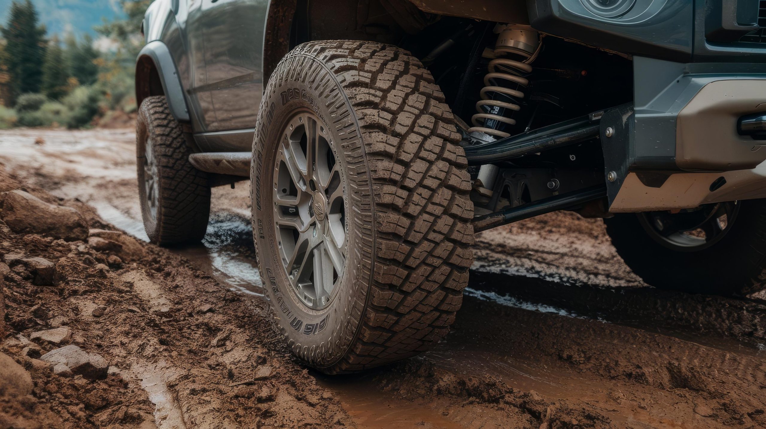 llanta MT para camioneta en barro, diseño todoterreno con tacos profundos – Sus Llantas